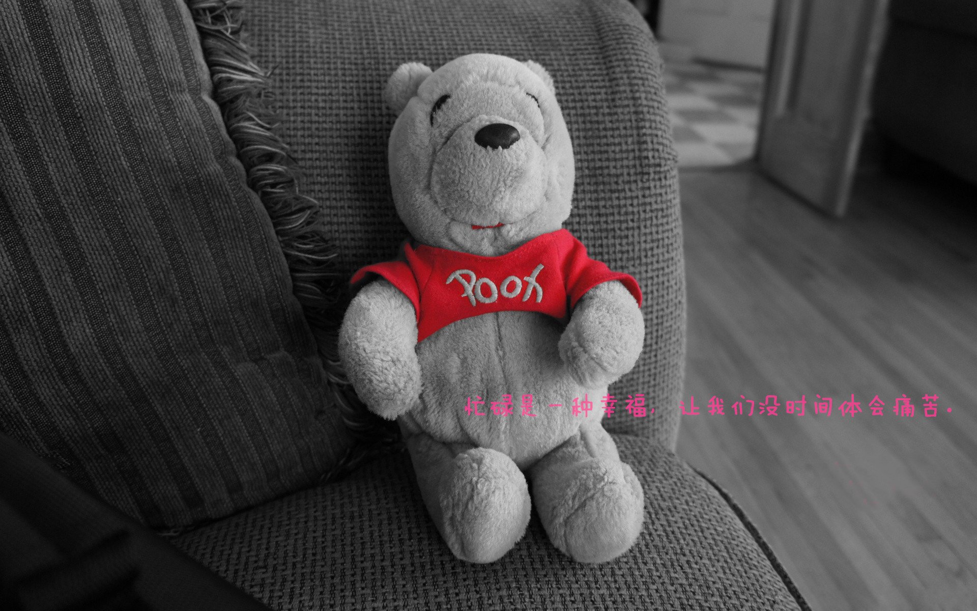 校园足球指导教师专业性参差不齐，校园足球师资力量薄弱