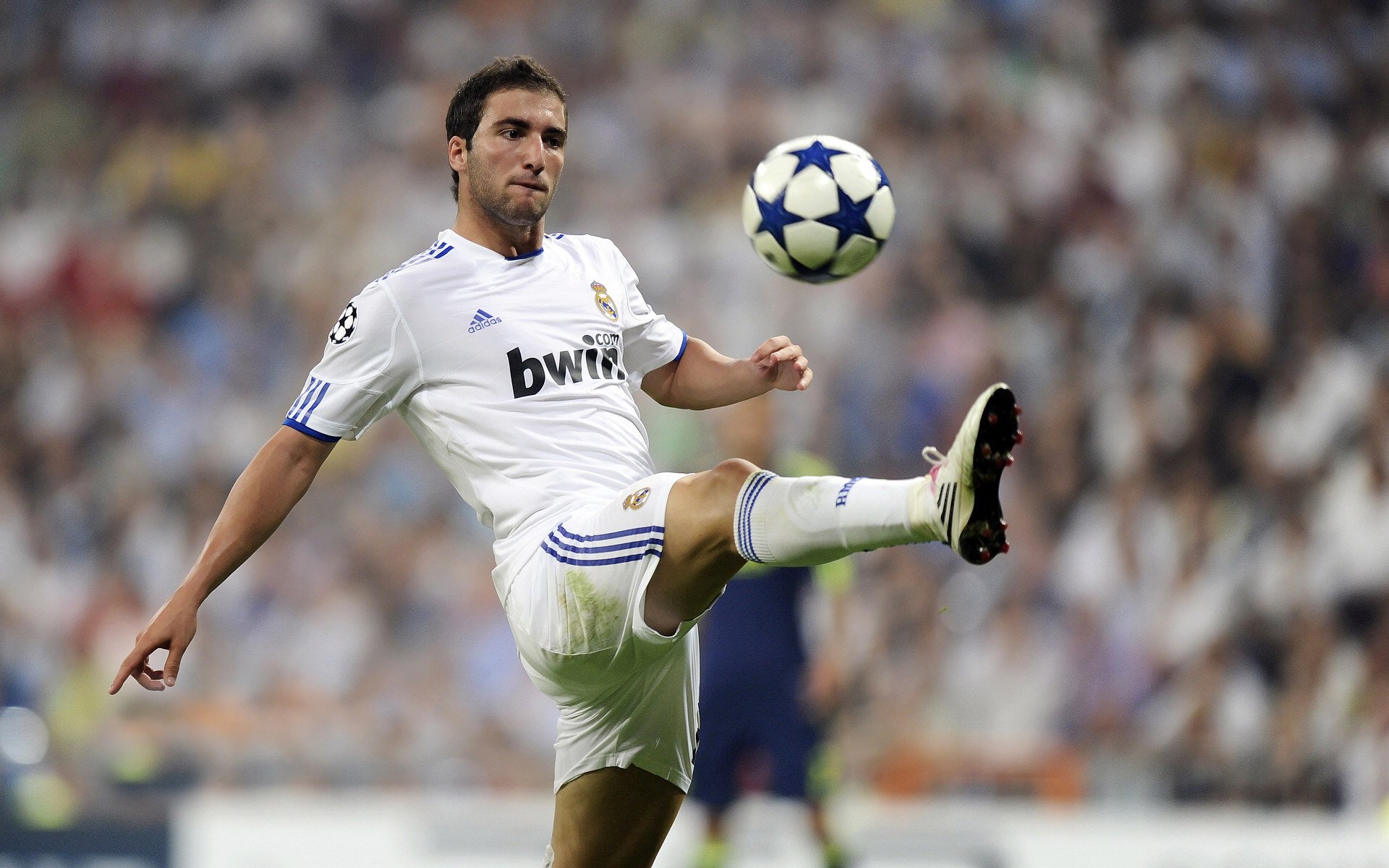 JIUYOU.COM-“帕布罗·马特拉的高压防守与领袖能力，为阿根廷美洲狮队打下坚实基础”