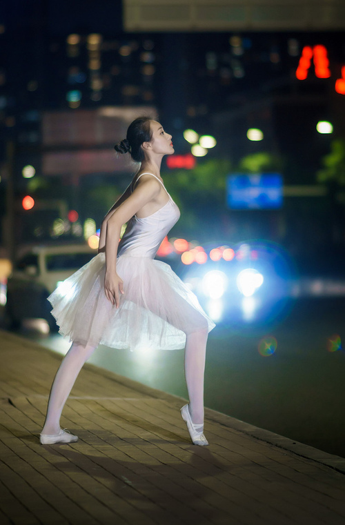 九游娱乐官网 (jiuyou)-“费尔南多·比亚尔巴的创新踢球为美洲狮队注入新活力”