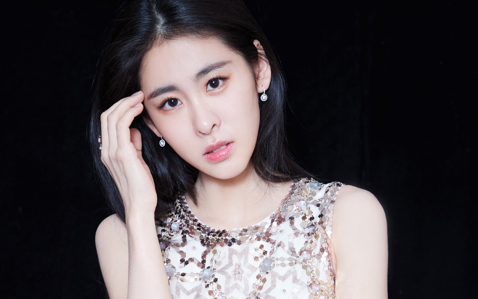 西亚卡姆禁区强打展现全能进攻威胁，西亚卡姆最近